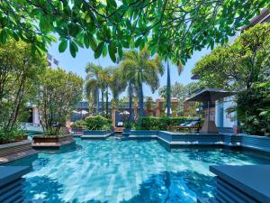 សៀមរាប - កម្ពុជា (ខែតុលា ឆ្នាំ២0២0) - សណ្ឋាគារ ផាកហៃយ៉ាត់ សៀមរាប មានក្តីសោមនស្សរីករាយជម្រាបជូនថា សណ្ឋាគារនឹងទទួលស្វាគមន៍ភ្ញៀវទាំងអស់ត្រឡប់មកវិញចាប់ពីថ្ងៃព្រហស្បតិ៍ ទី០៥ ខែវិច្ឆិកា ឆ្នាំ២០២០ សម្រាប់ទាំងការកក់បន្ទប់ស្នាក់នៅ និងសេវាកម្មភោជនីយដ្ឋានផ្សេងៗ។ pool