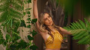 Destiny Malibu, canta-autor, acaba de lanzar su segundo álbum de 2020, ”Sweet Persuasion” y incluye sus primeras dos canciones bilingües; ”Vamos” y ”Lo Siento” "Lo Siento"