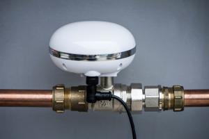 The easy-to-install water monitoring system directly attaches to the main water pipe and detects leaks AquaPal connected to a pipe