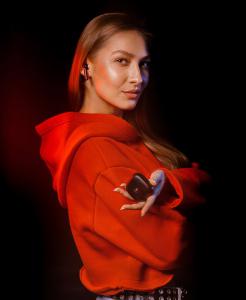 xfyro-anc-first-AI-earbuds-with-woman-model