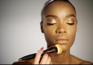 FaceMaster can be use with liquids creams and powders without cleaning in between
